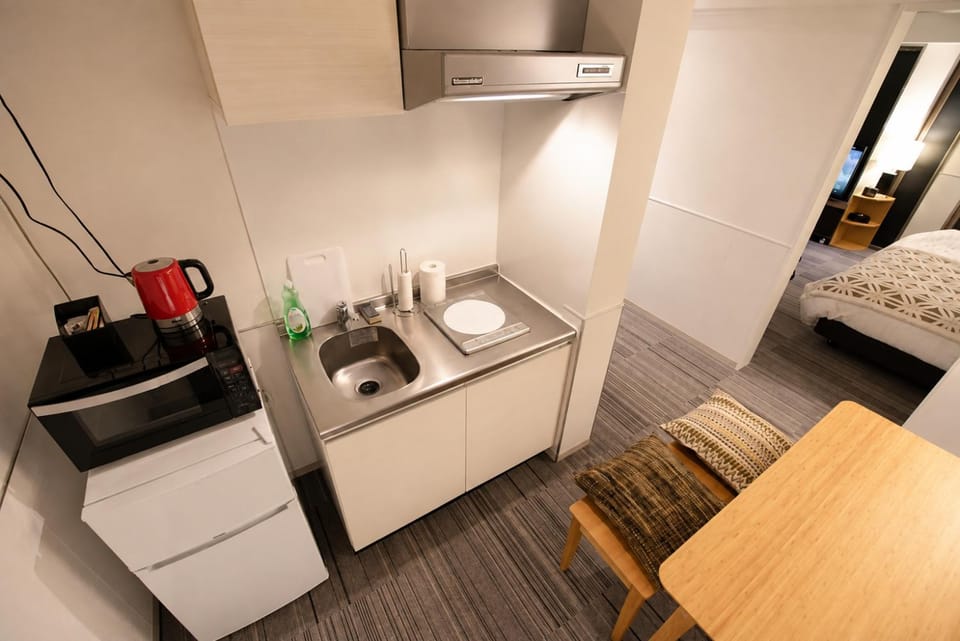Coffee/tea facilities, Dining area, minibar, oven, toaster