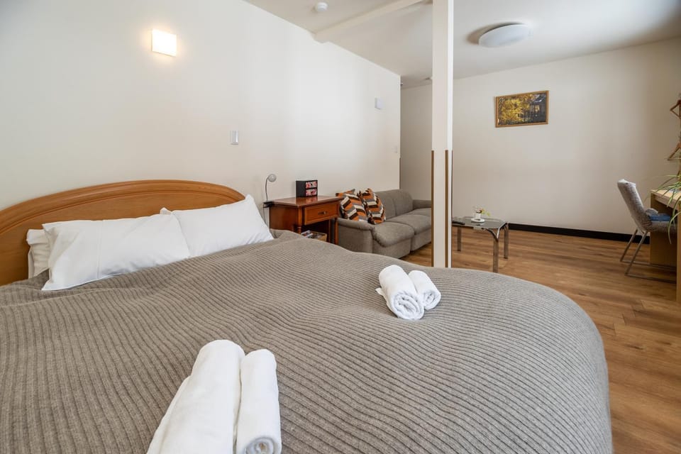 Bed, Photo of the whole room, Bedroom, towels