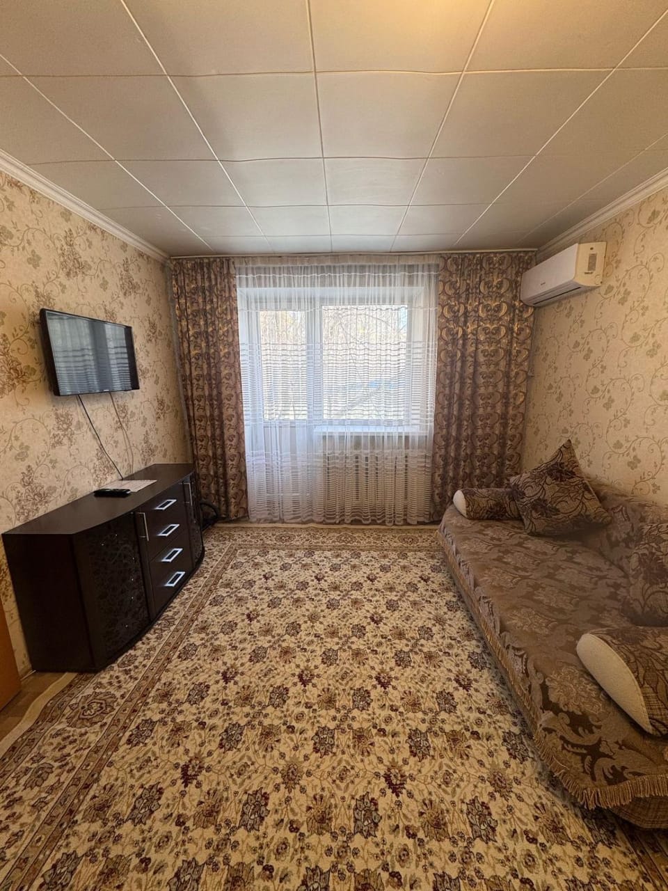 Bed, TV and multimedia, Photo of the whole room