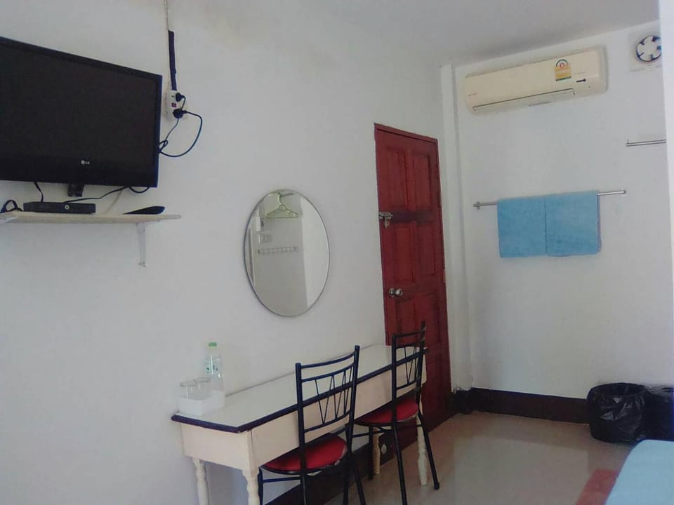 Thanathorn Guesthouse Bed and Breakfast in Thailand