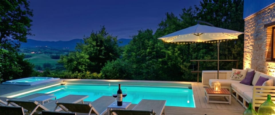 Hot Tub, Swimming pool