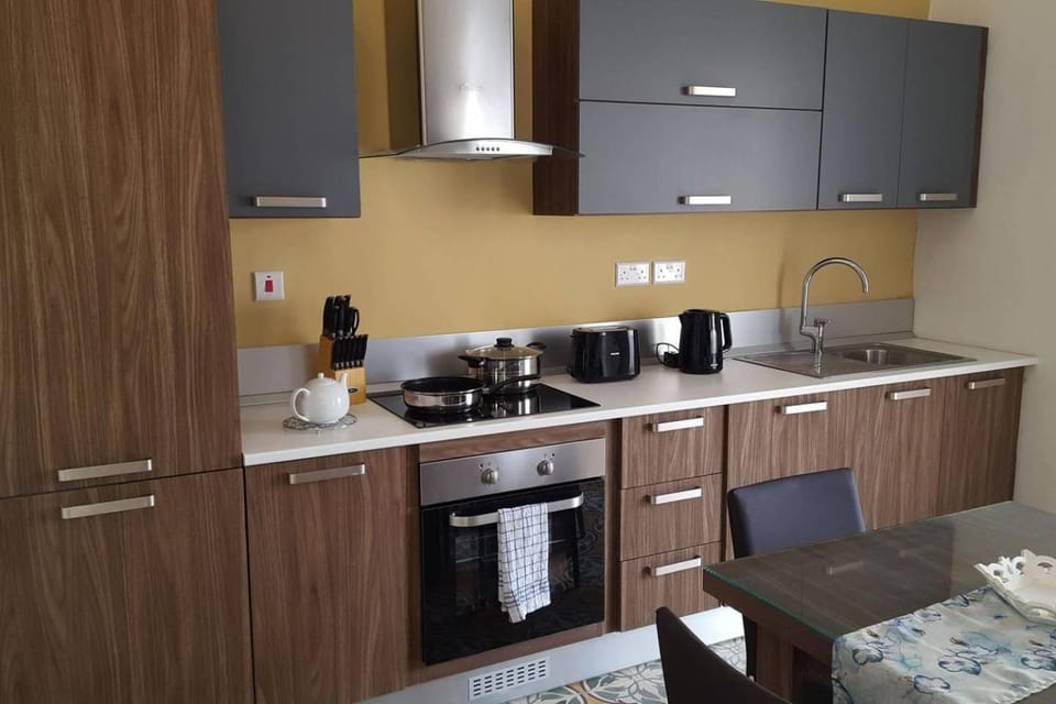 Restaurant/places to eat, Living room, Dining area, kitchen