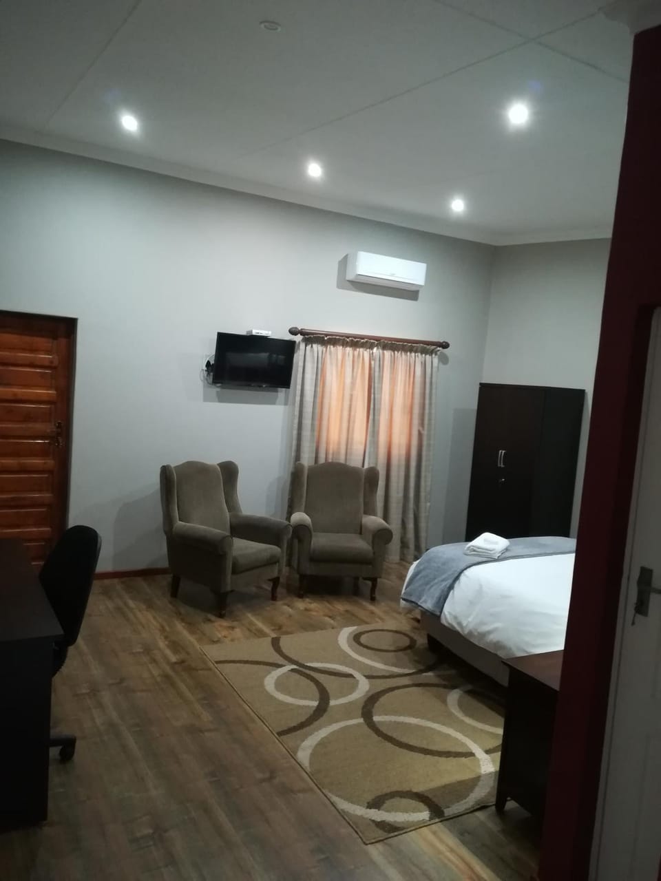 TV and multimedia, Photo of the whole room, Bedroom