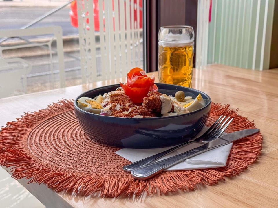 Property building, Restaurant/places to eat, Food and drinks, Food, Dinner