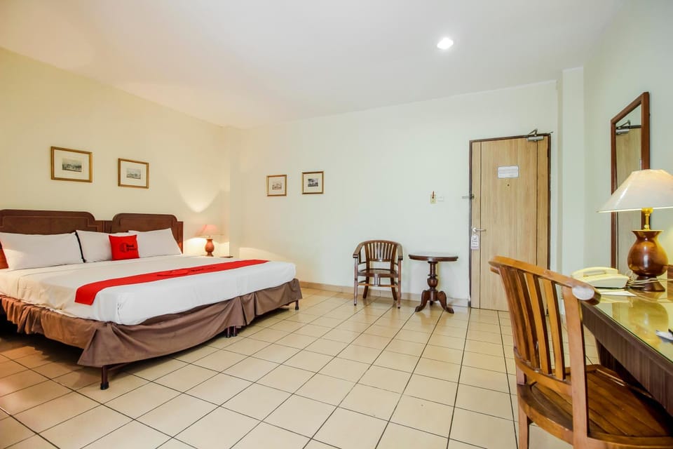 Bed, Living room, Photo of the whole room, Bedroom