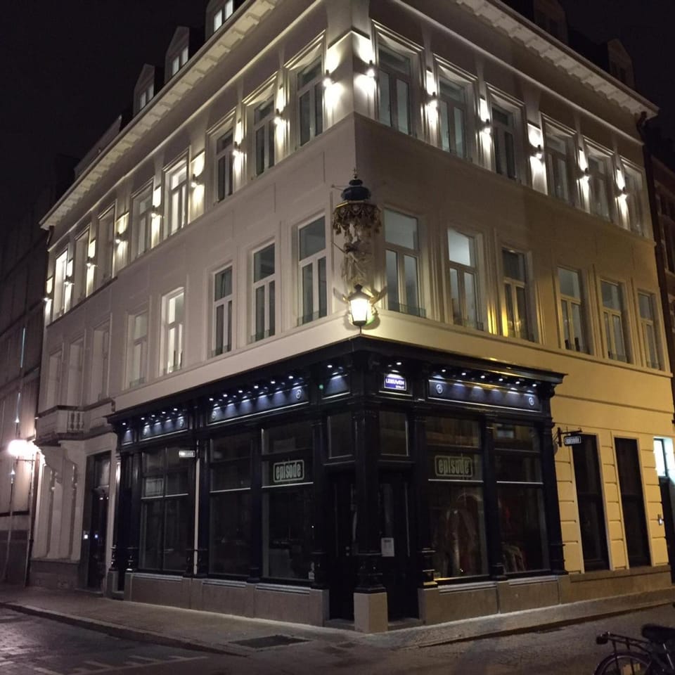 Facade/entrance