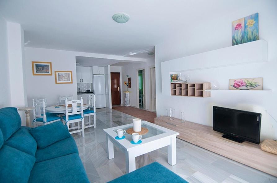 Luminoso y fresco apartamento en 2ª línea de playa Apartment in Fuengirola