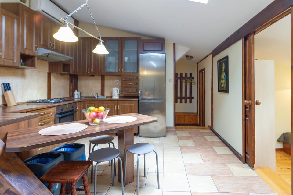 Kitchen or kitchenette, Dining area, pet friendly