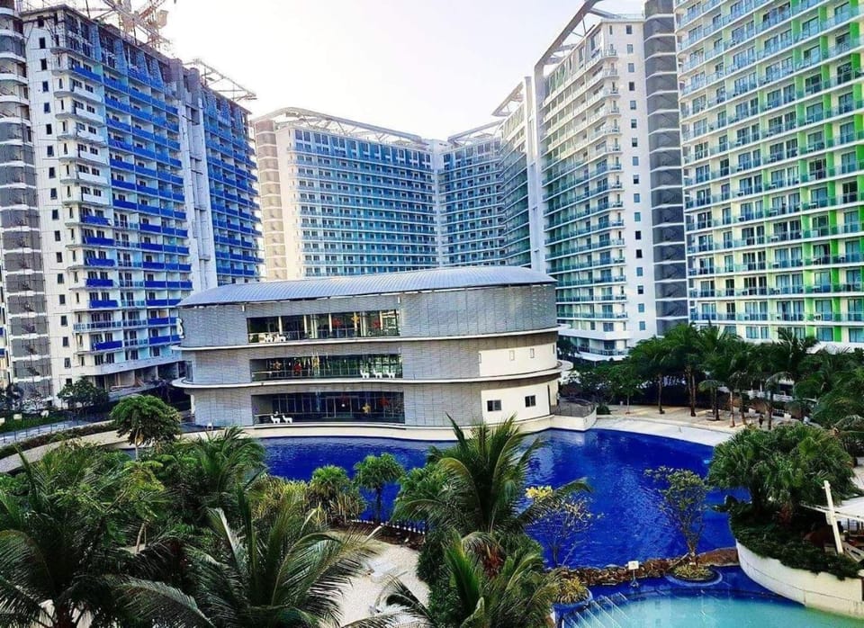 Azure C6 Balcony Wifi near Mall Airport MULTIPL UNITS Apartment in Paranaque