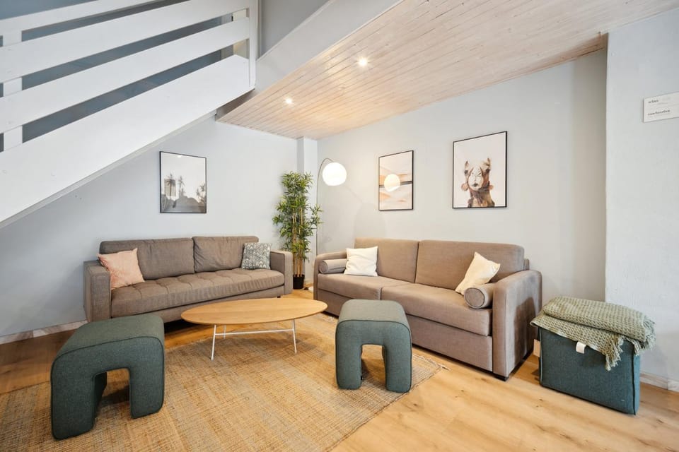 Living room, Decorative detail, Seating area