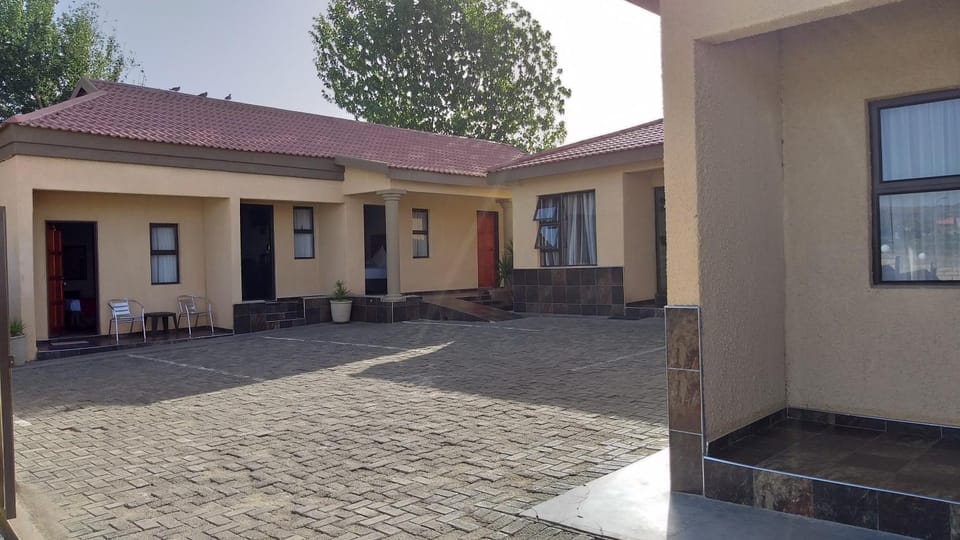 Road Stay Bed and Breakfast in Africa