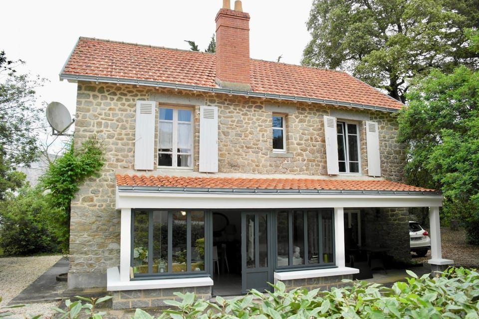 Property building, Facade/entrance, Off site