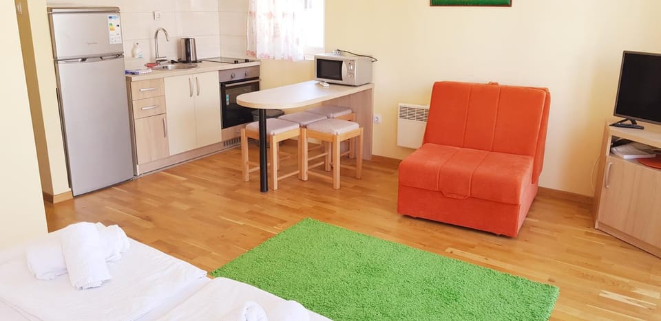 Photo of the whole room, Decorative detail