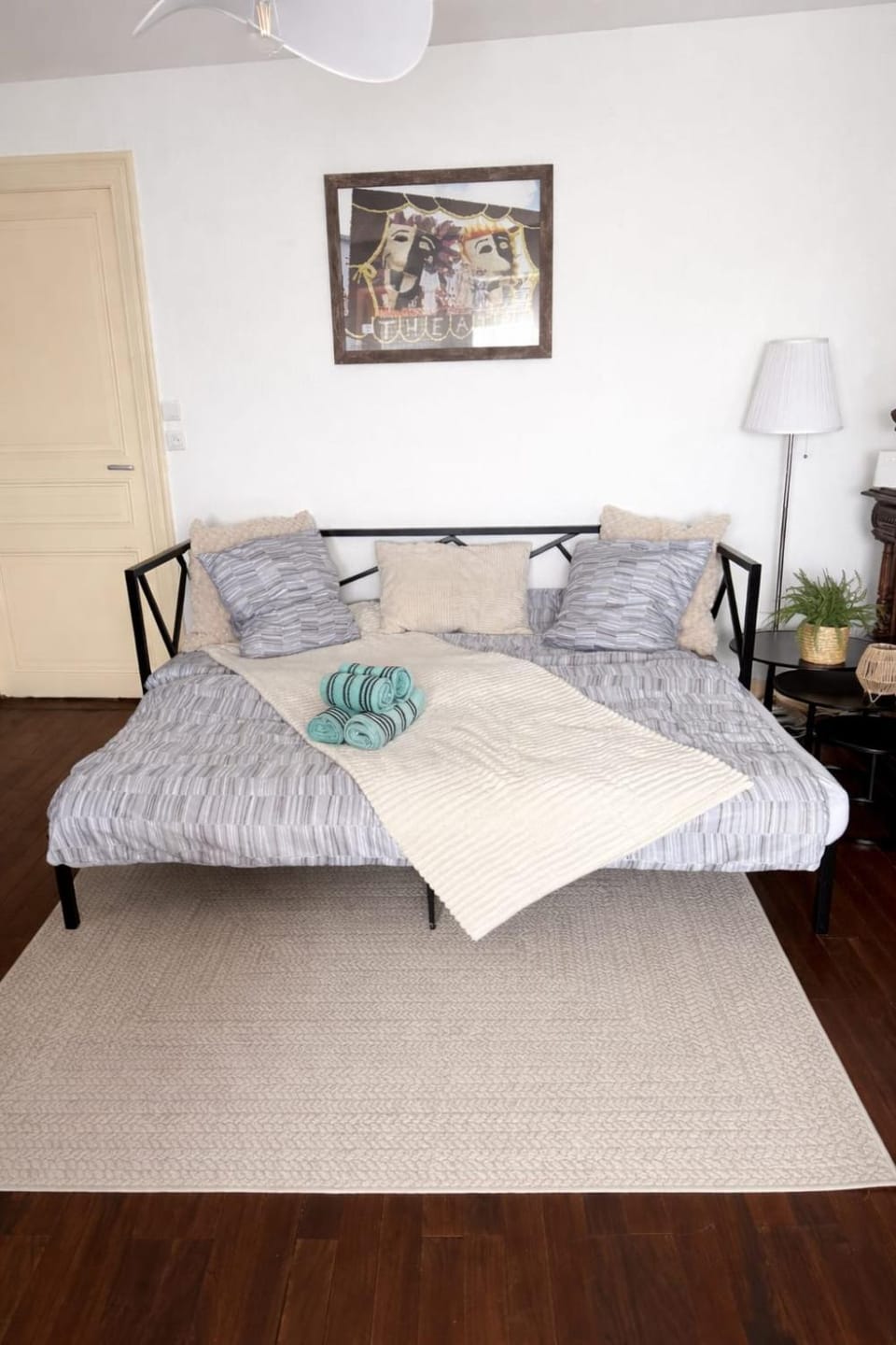 Living room, towels