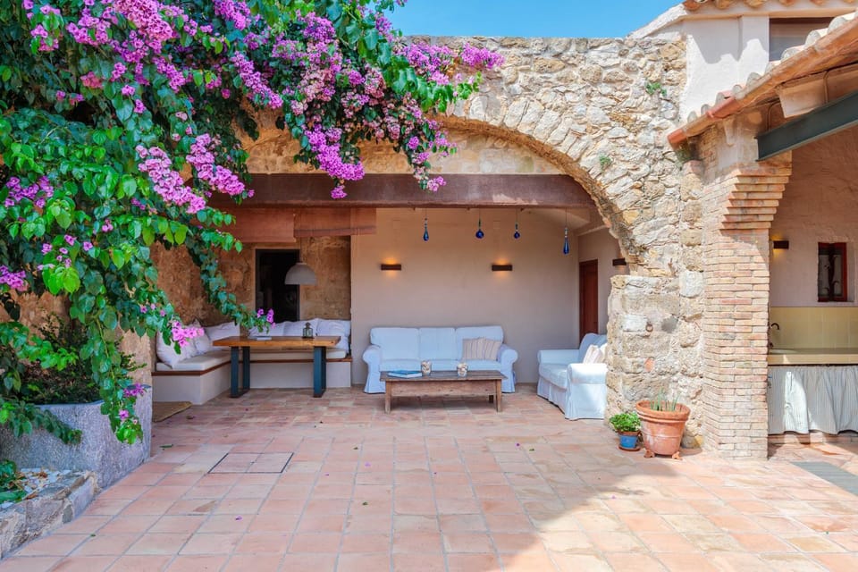 Patio, Facade/entrance