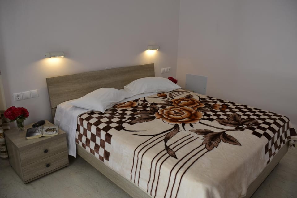 Spring, Day, Bedroom, On site
