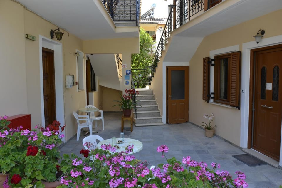 Patio, Facade/entrance