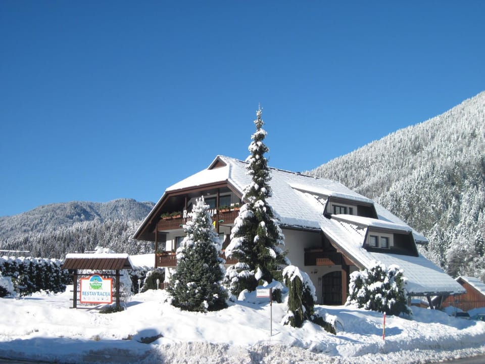 Property building, Facade/entrance, Winter