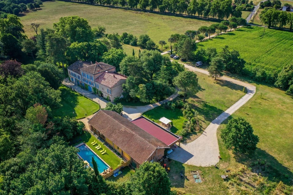 Le Manoir du Thouron Bed and Breakfast in Occitanie