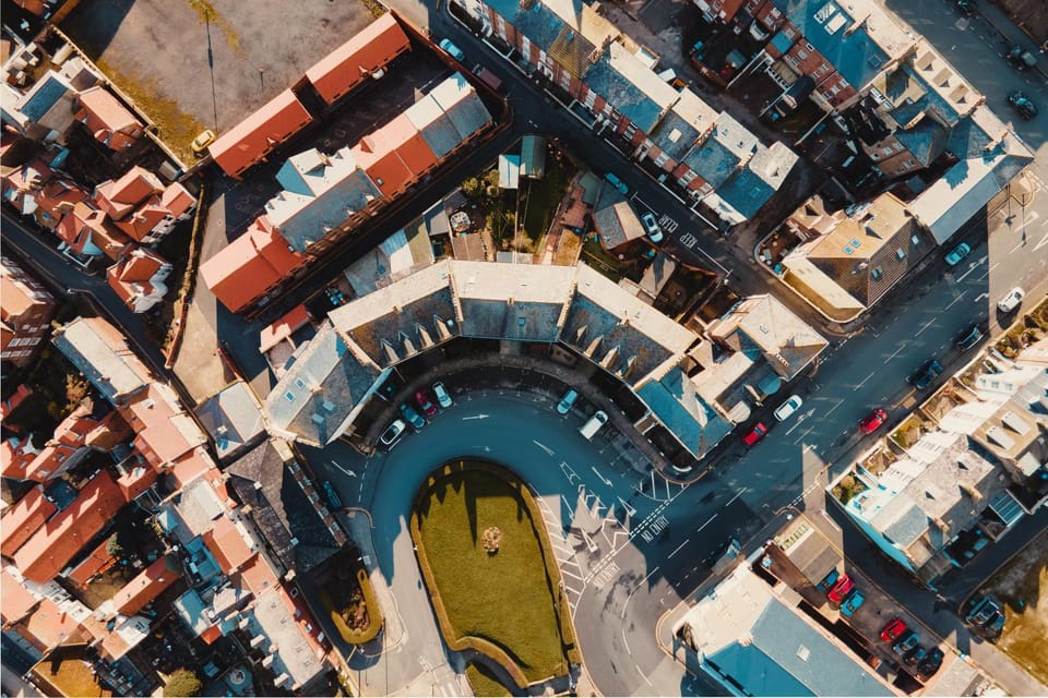Bird's eye view, Location