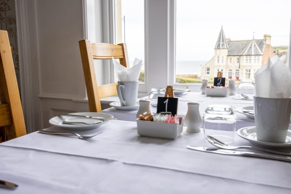 Dining area, Breakfast