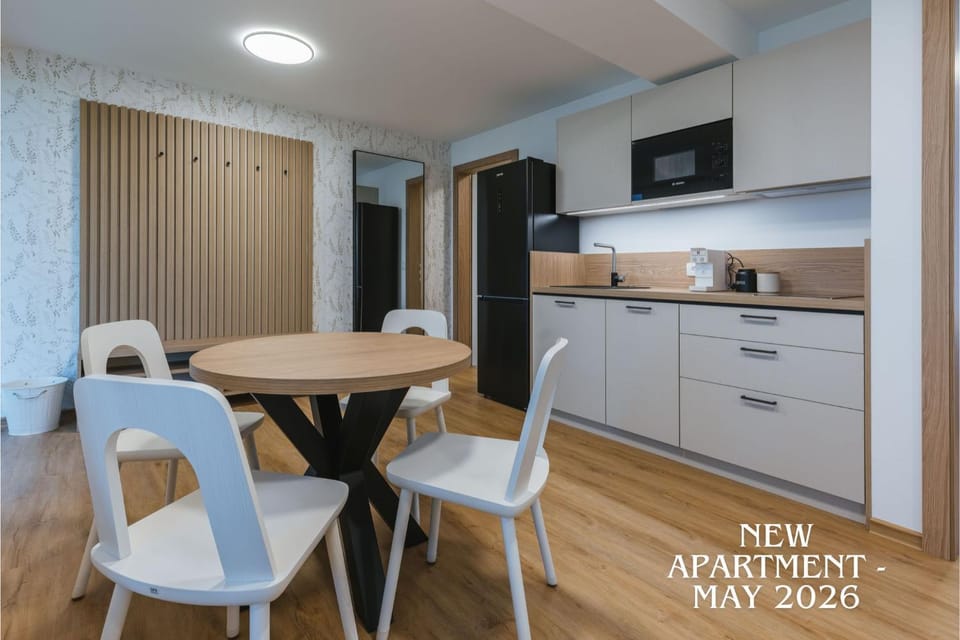 Kitchen or kitchenette, Seating area