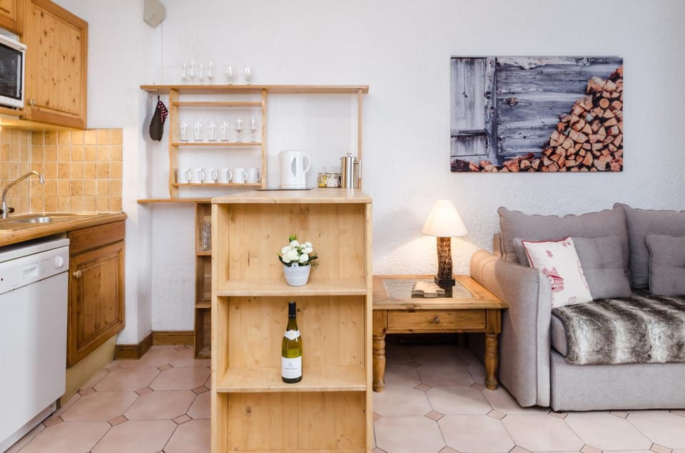 Kitchen or kitchenette, Seating area
