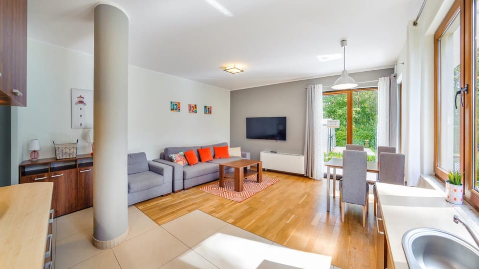 TV and multimedia, Living room, Seating area, Dining area