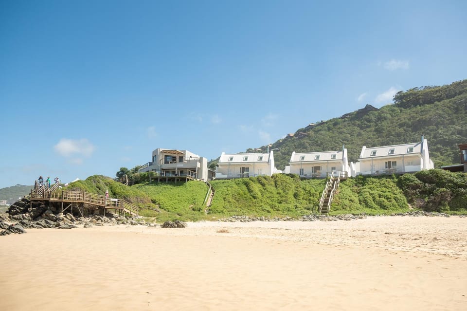Property building, Day, Natural landscape, Summer, Beach, Sea view, Area and facilities