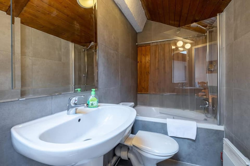 Skyhook: Batiment B Apartment in Chamonix