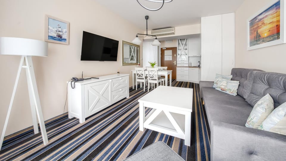 TV and multimedia, Kitchen or kitchenette, Living room