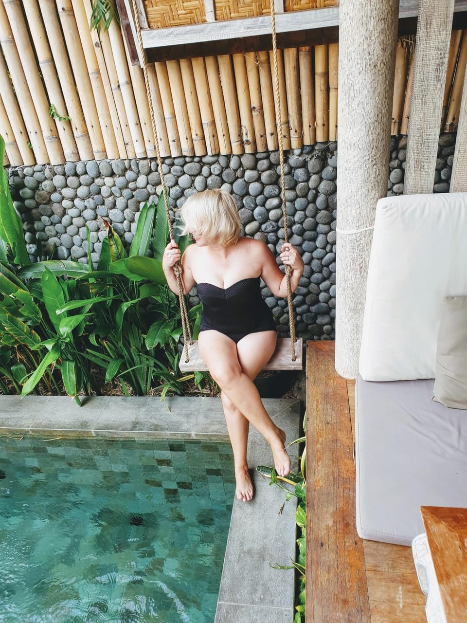 Decorative detail, Guests, Swimming pool, Entertainment