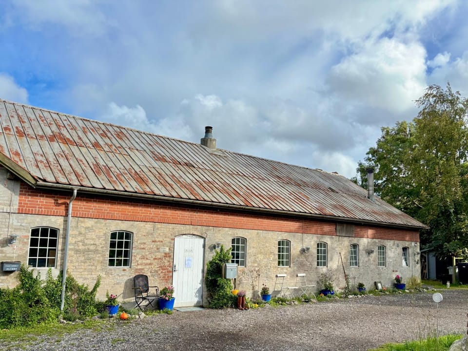 Property building, Day