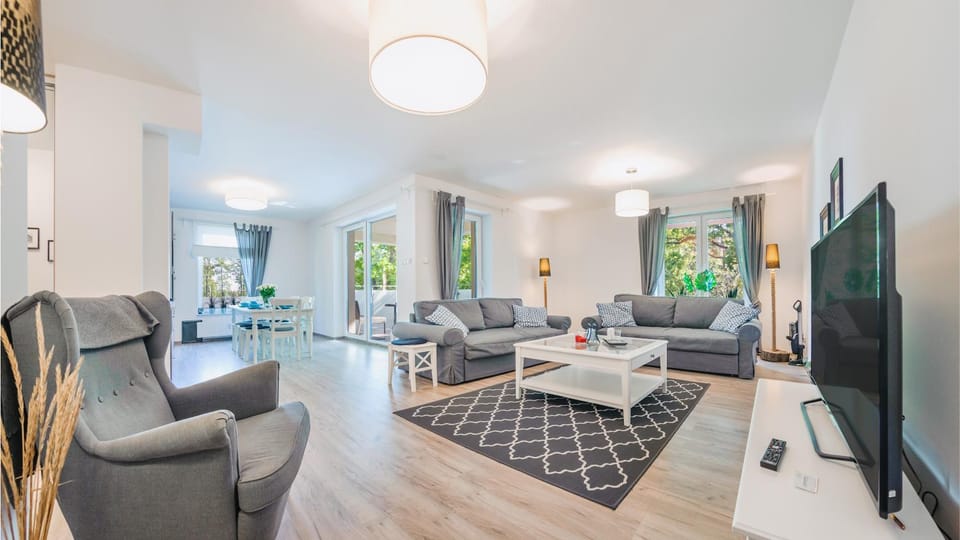 TV and multimedia, Living room, Seating area, Dining area