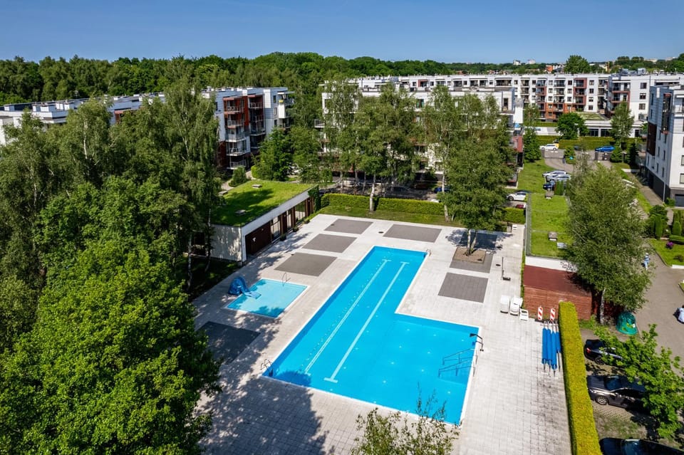 Bird's eye view, Swimming pool