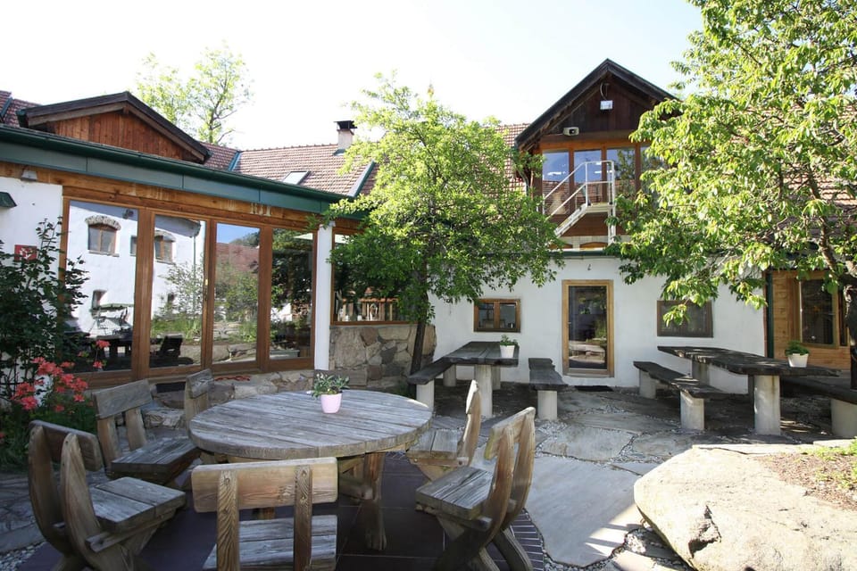 Property building, Patio, Garden, Banquet/Function facilities, Seating area, Garden view