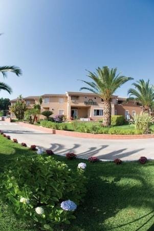 Facade/entrance, Spring, Day, Natural landscape, Garden view