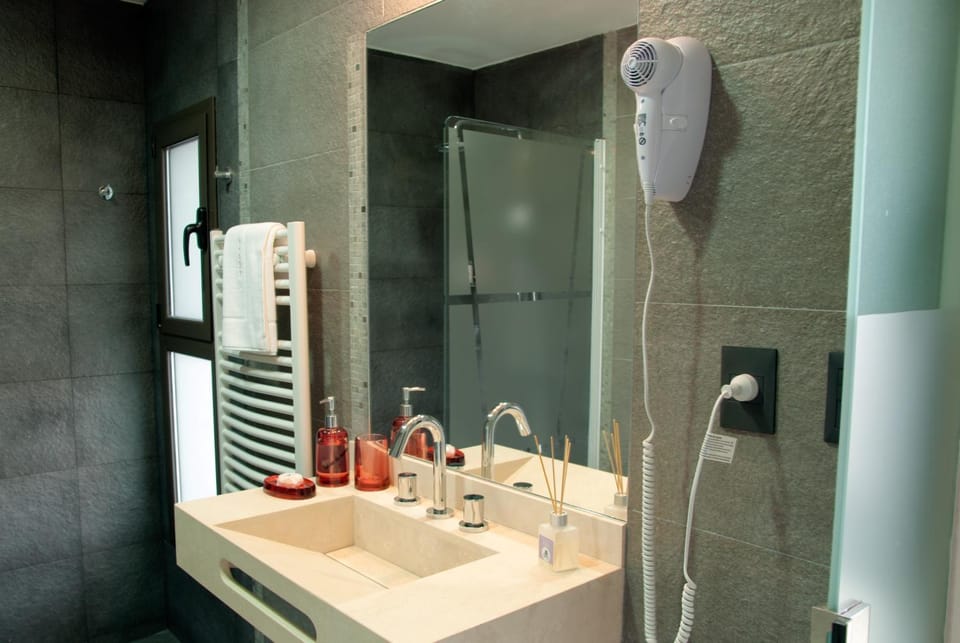 Shower, Bathroom, heating, towels