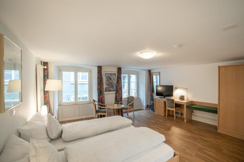 TV and multimedia, Photo of the whole room, Bedroom