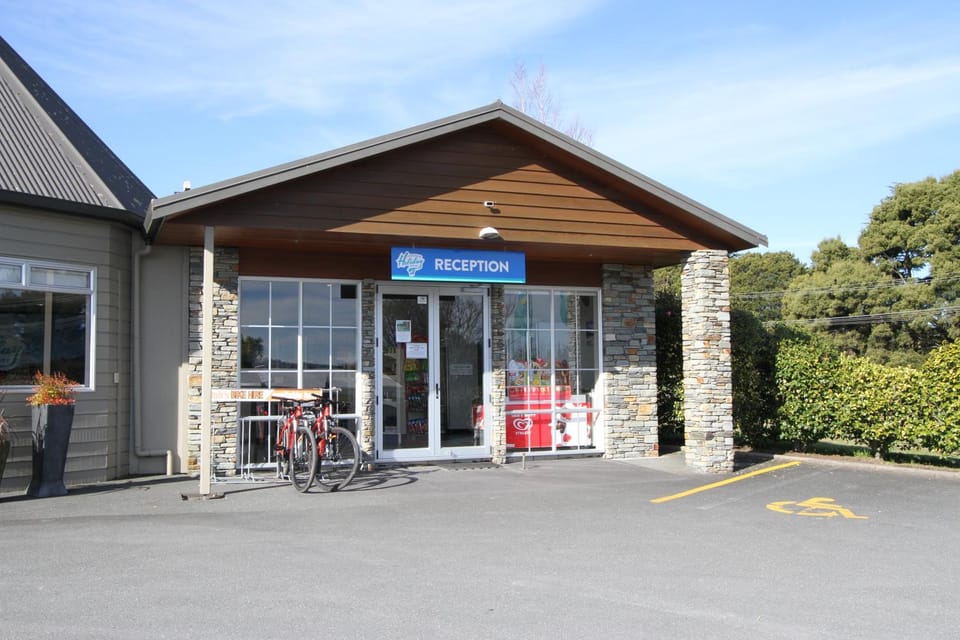 On-site shops, Lobby or reception