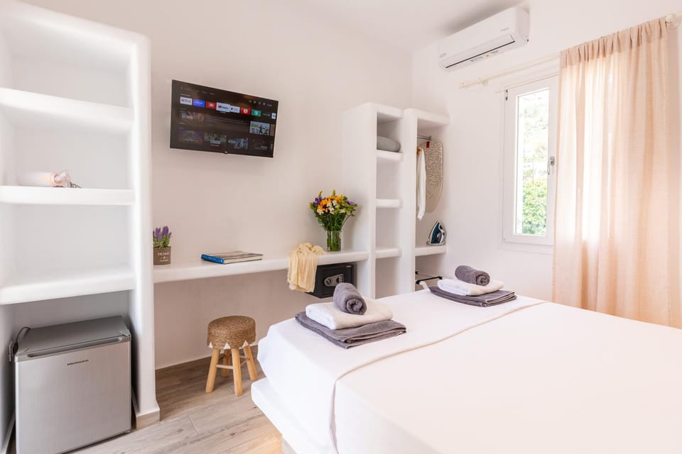 Alexandra Suites & Rooms - MYKONOS PORT Hotel in Mykonos, Mikonos 846 00, Greece