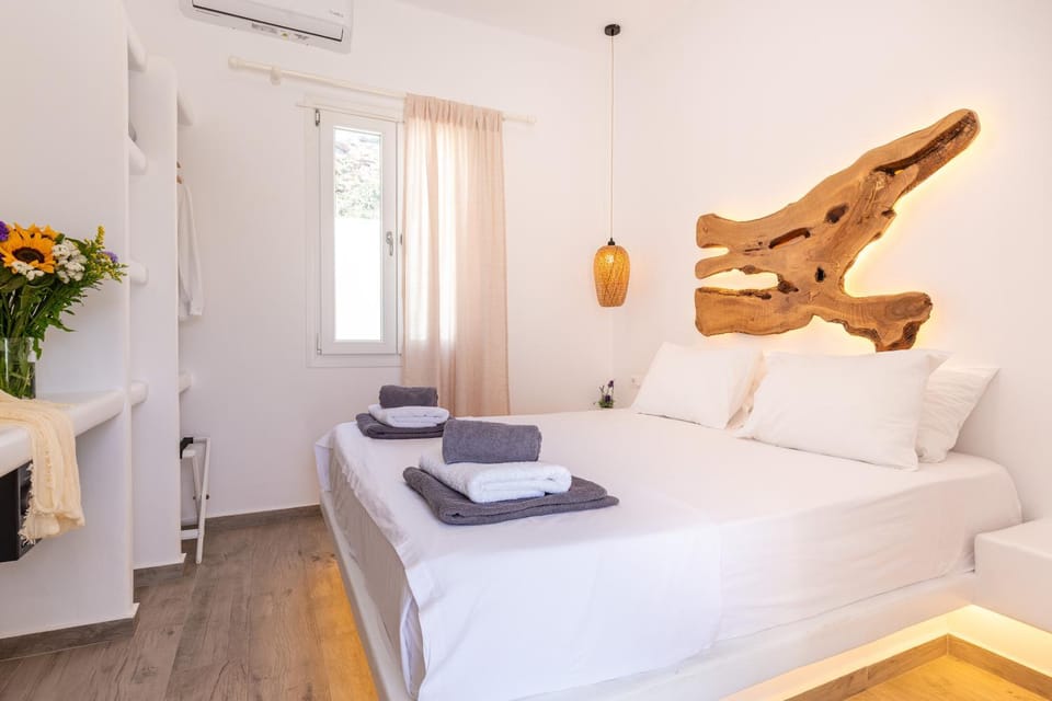 Alexandra Suites & Rooms - MYKONOS PORT Hotel in Mykonos, Mikonos 846 00, Greece