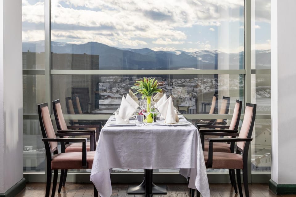 Restaurant/places to eat, View (from property/room), City view, Landmark view, Mountain view