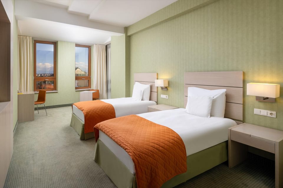Bed, View (from property/room), Bedroom, City view