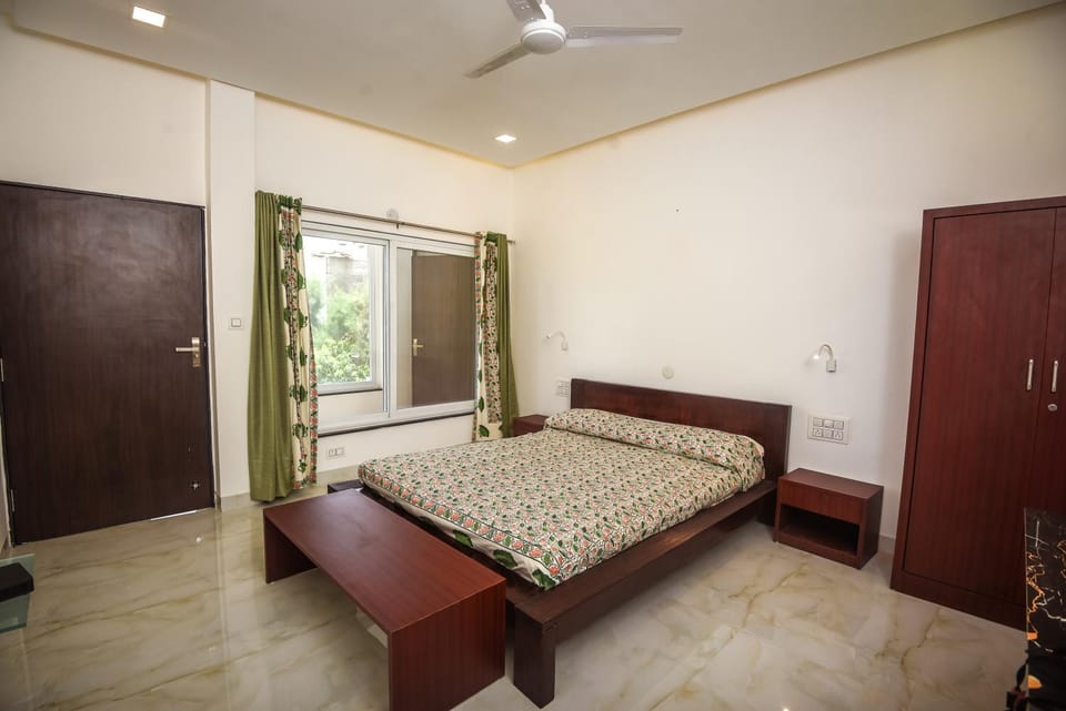 Bed, Other, Photo of the whole room, Decorative detail, Bedroom