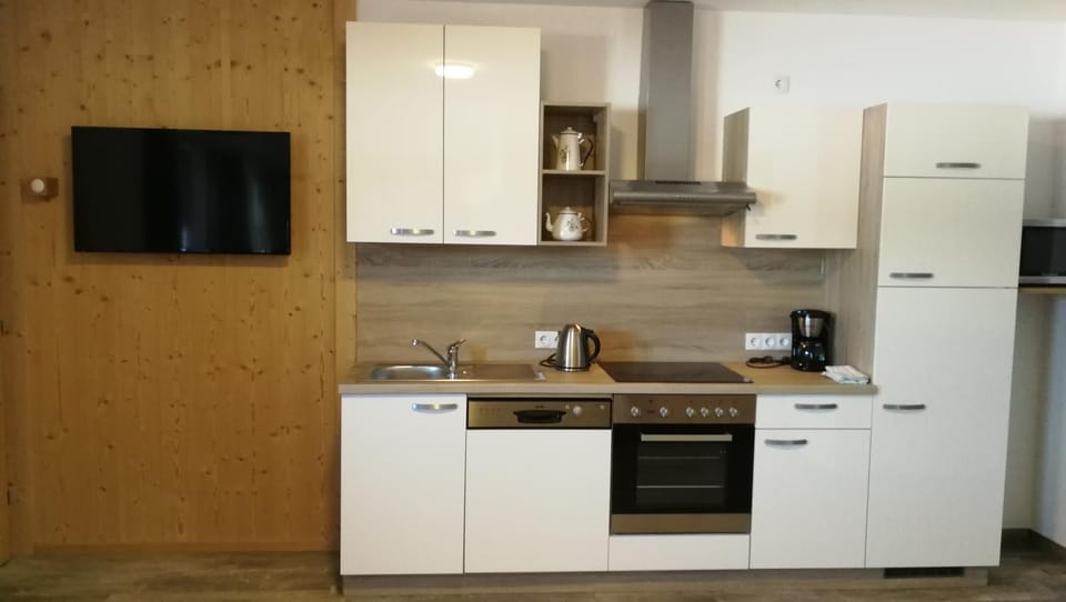 Kitchen or kitchenette, Food and drinks