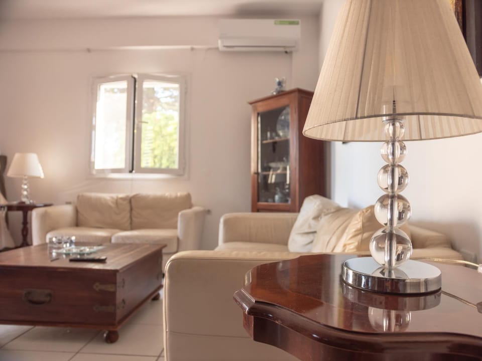Living room, Seating area, air conditioner