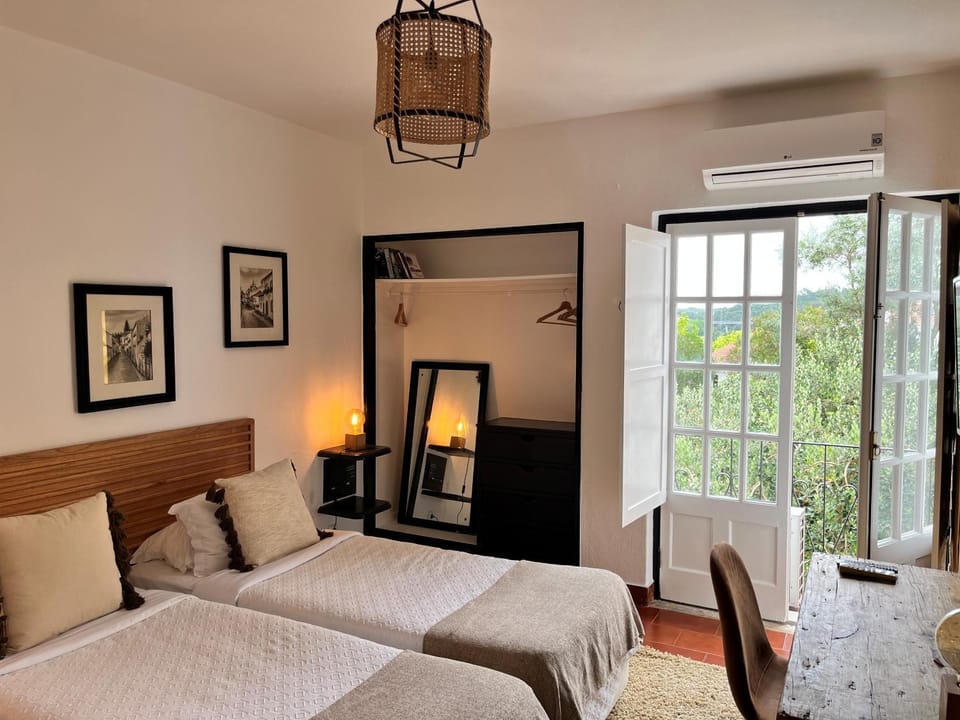 Bed, Photo of the whole room, Bedroom, air conditioner