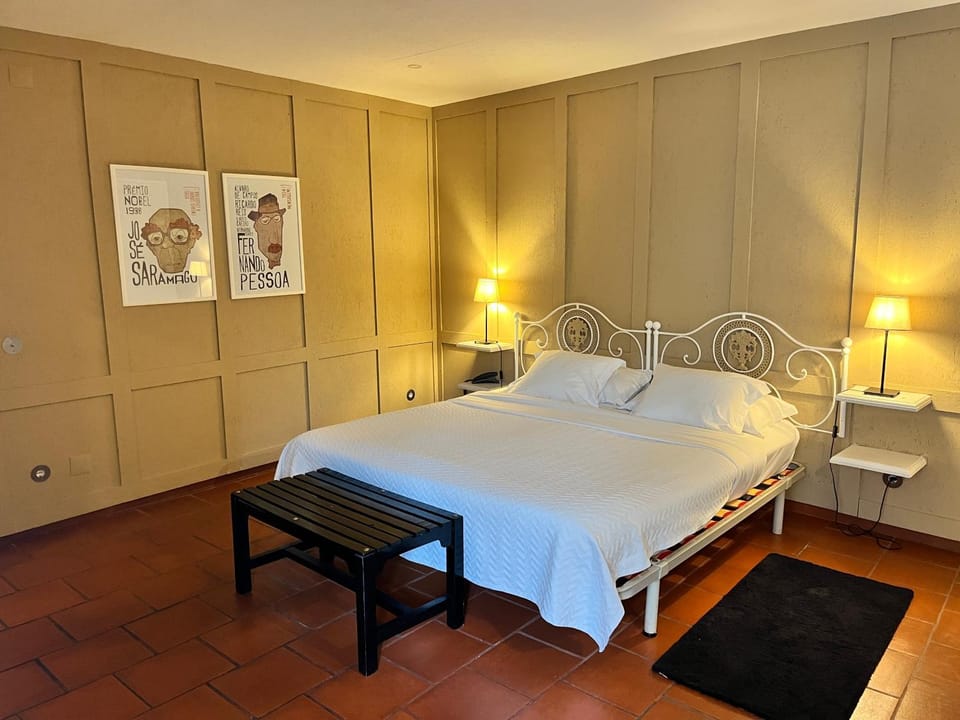 Bed, Bedroom, Garden view