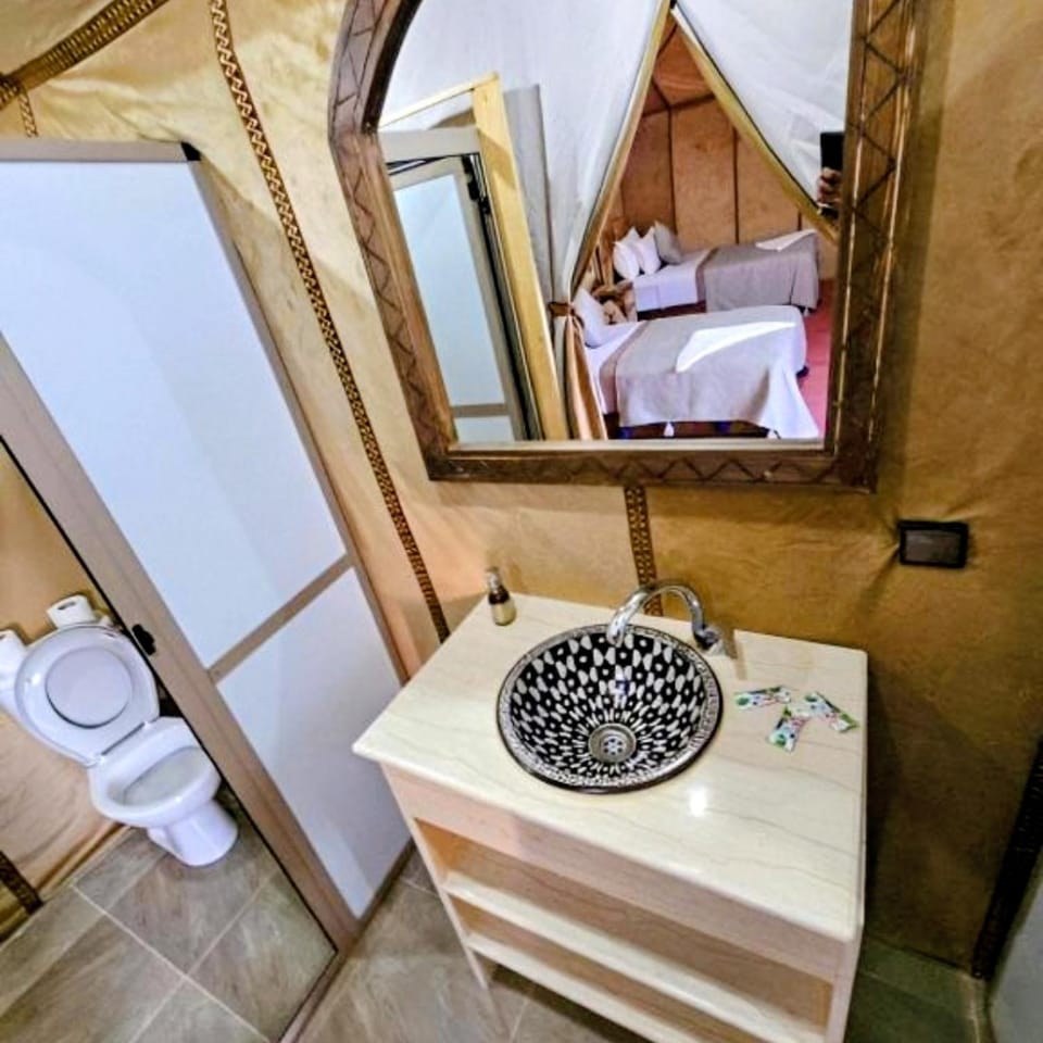 Bathroom, towels